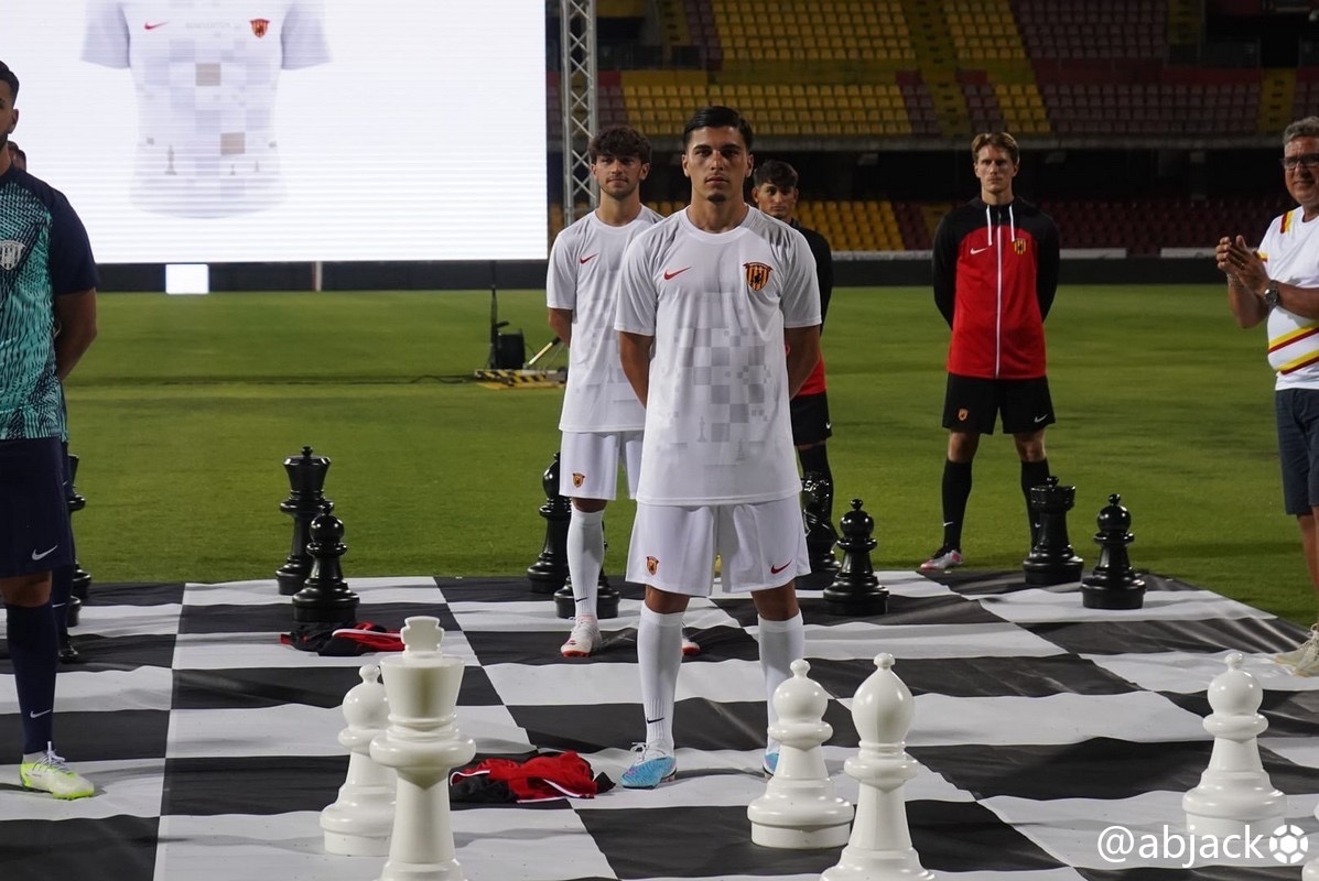 Benevento 2023-24 Away Kit