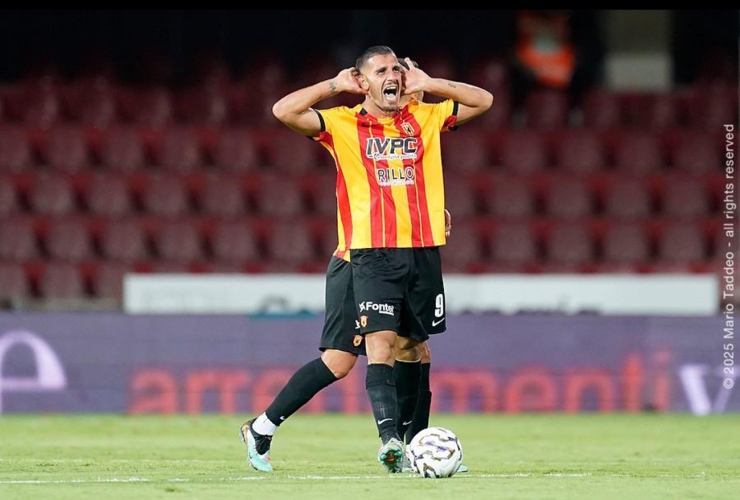 Benevento 2025-26 Home Kit