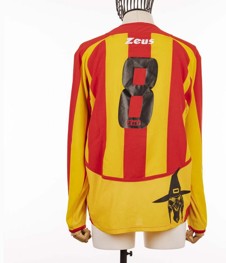 Benevento 2004-05 Home Kit