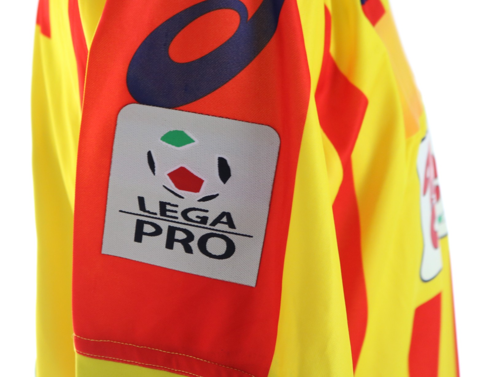 US Lecce 2012-13 Home Kit