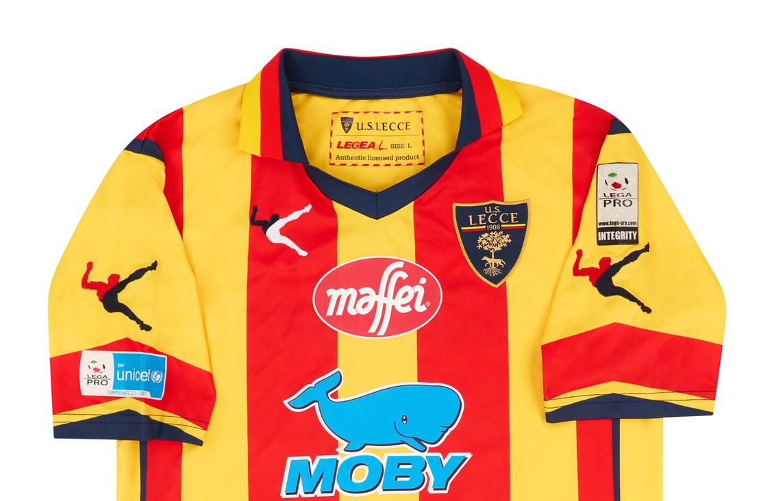 US Lecce 2016-17 Home Kit