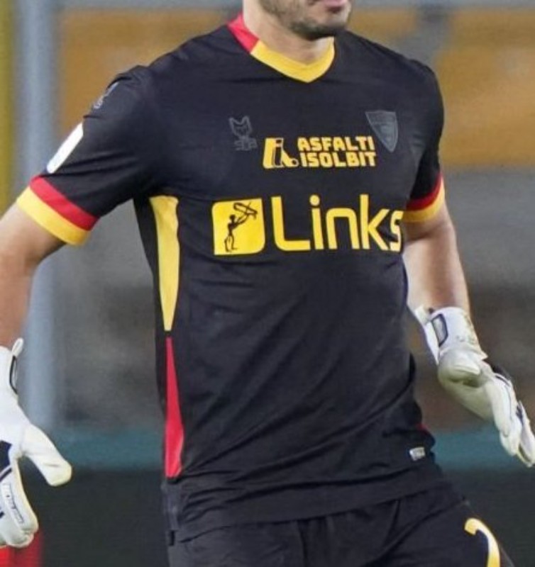 US Lecce 2021-22 GK 2 Kit