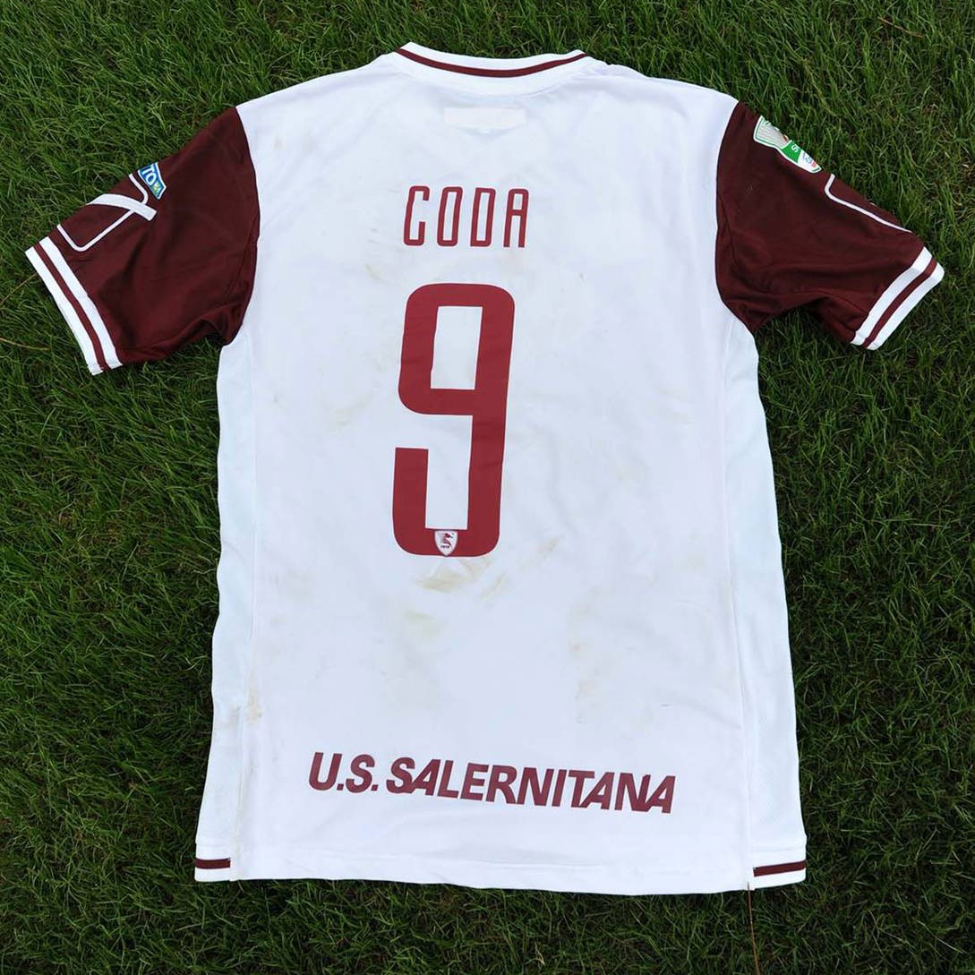 Salernitana 2015-16 Away Kit