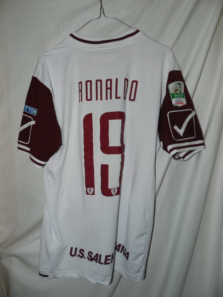Salernitana 2015-16 Away Kit