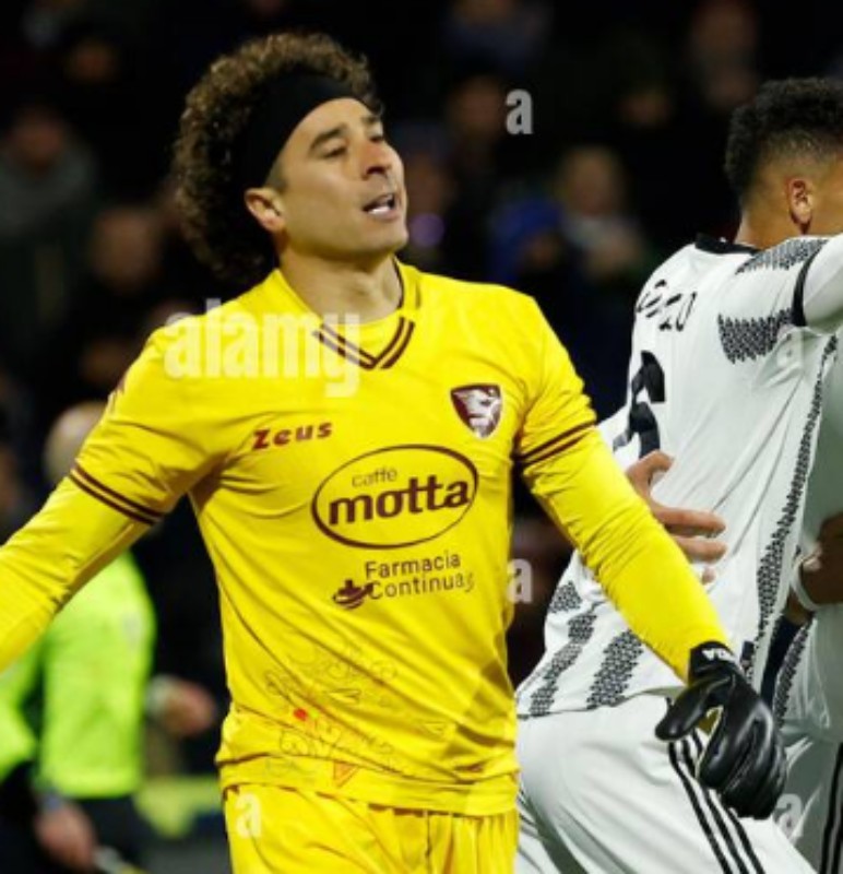 Salernitana 2022-23 GK Valentine's Day Kit