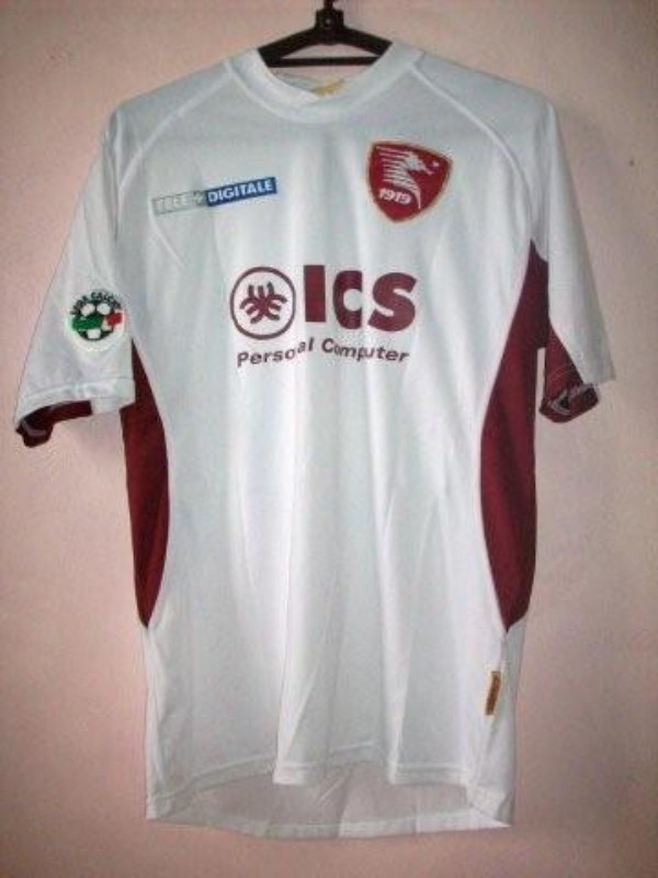 Salernitana 2001-02 Away Kit