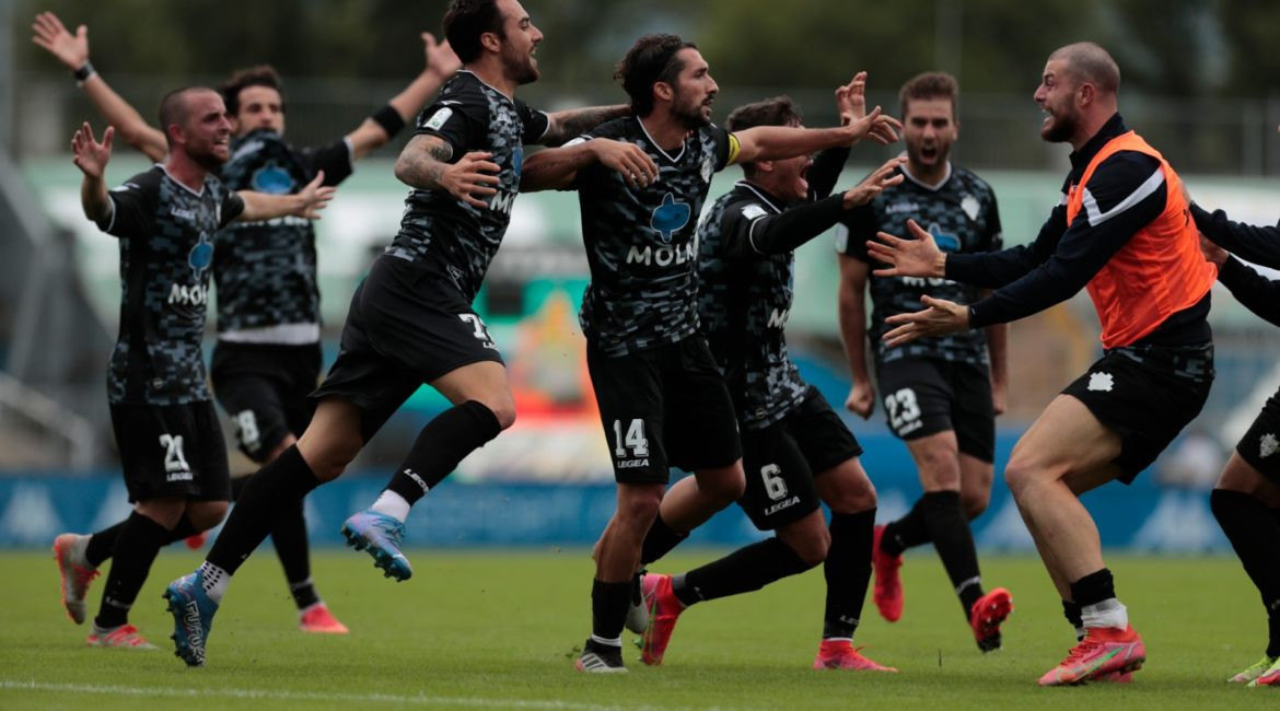 Como 1907 2021-22 Third Kit