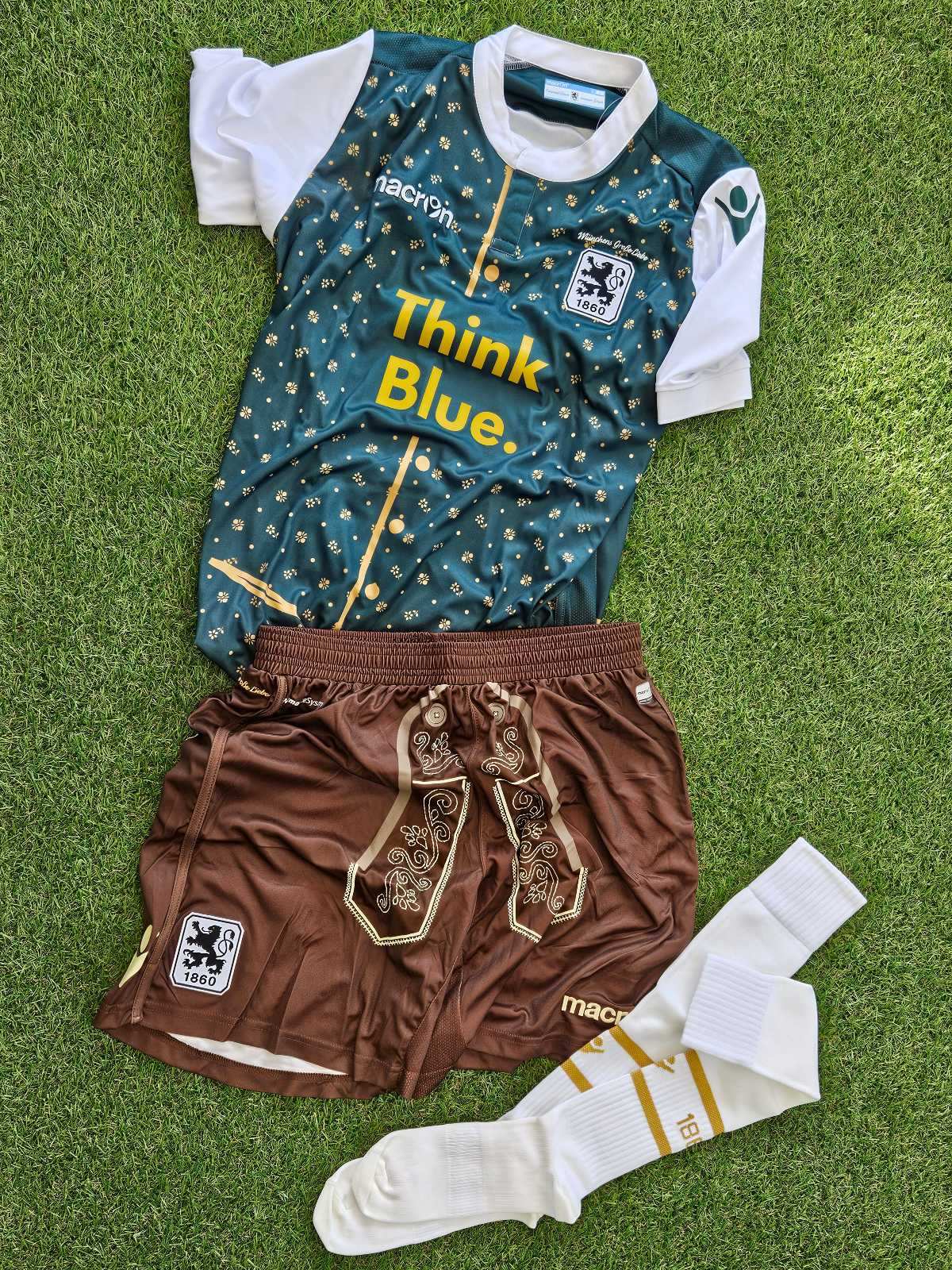 TSV 1860 München 2015-16 Oktoberfest Kit