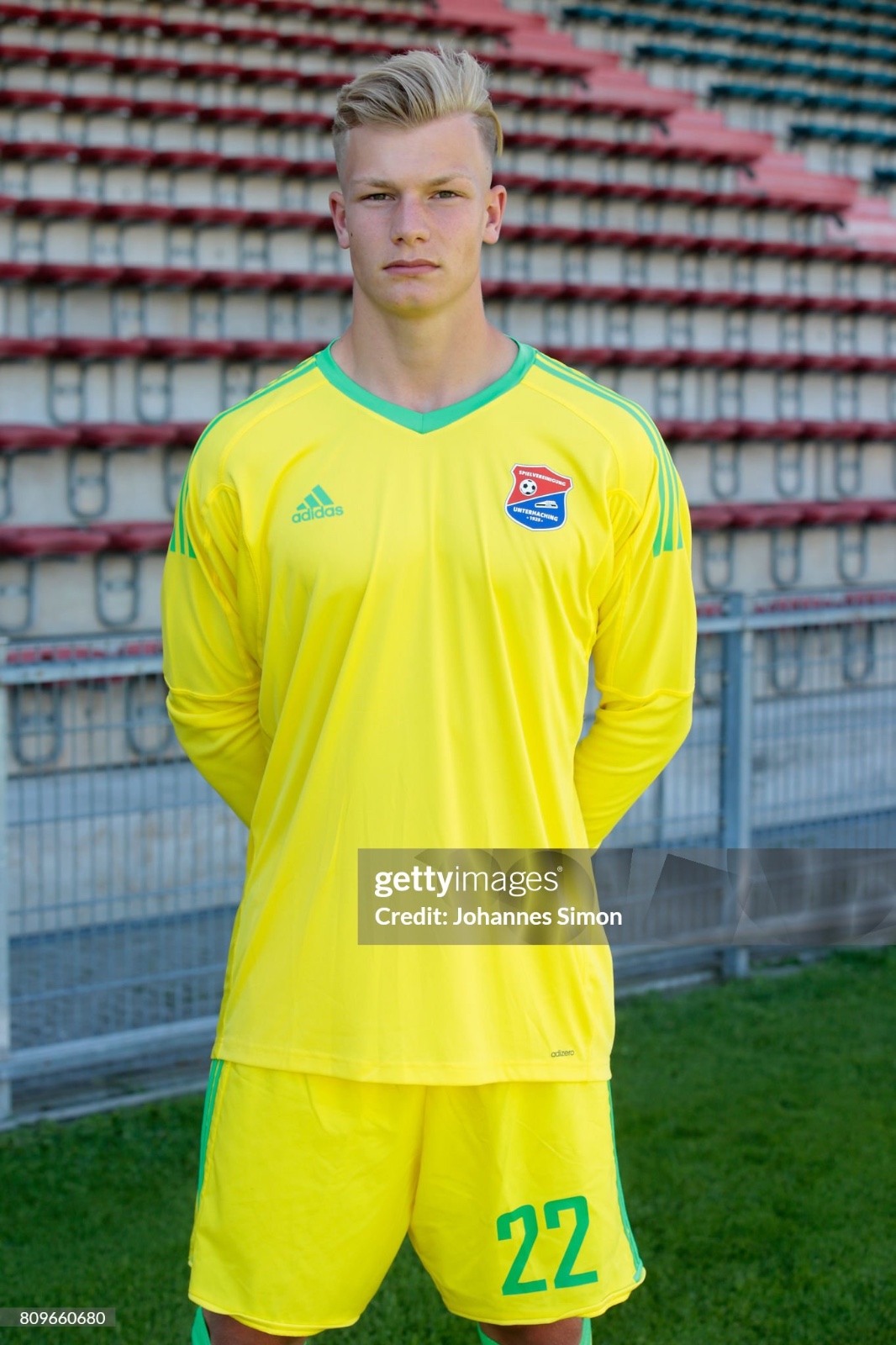 SpVgg Unterhaching 2017-18 GK 1 Kit