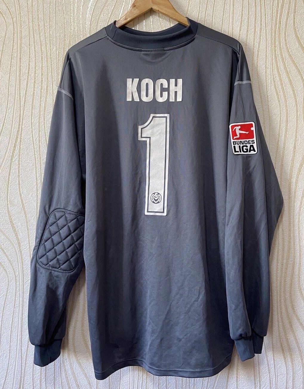 MSV Duisburg 2004-05 GK 1 Kit