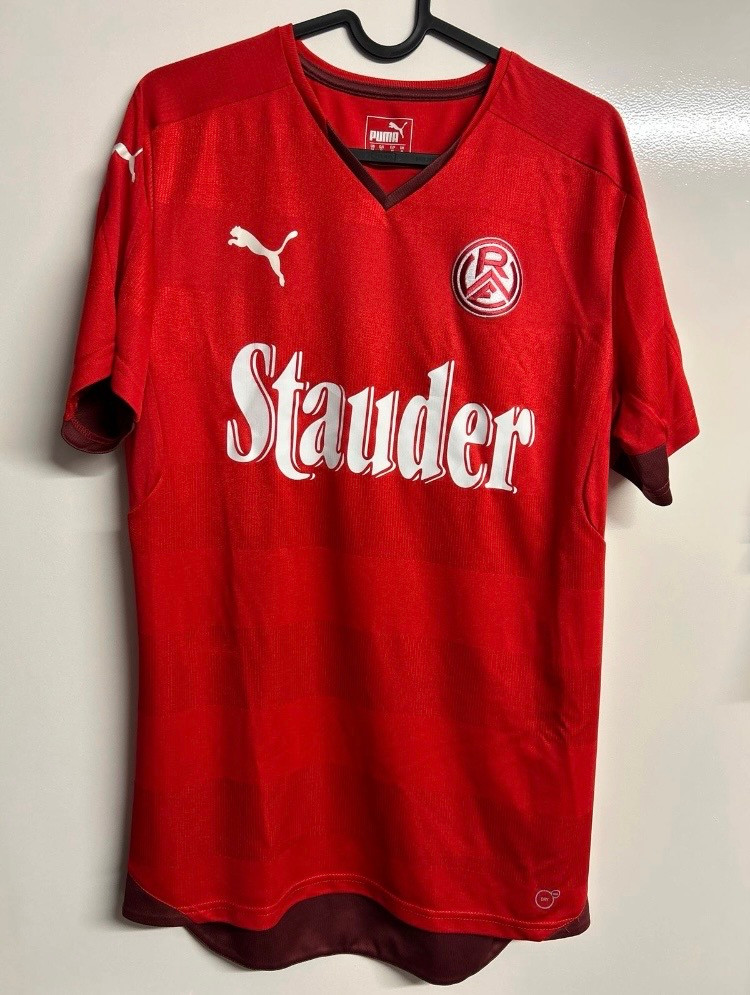 Rot-Weiss Essen 2015-16 Special Kit