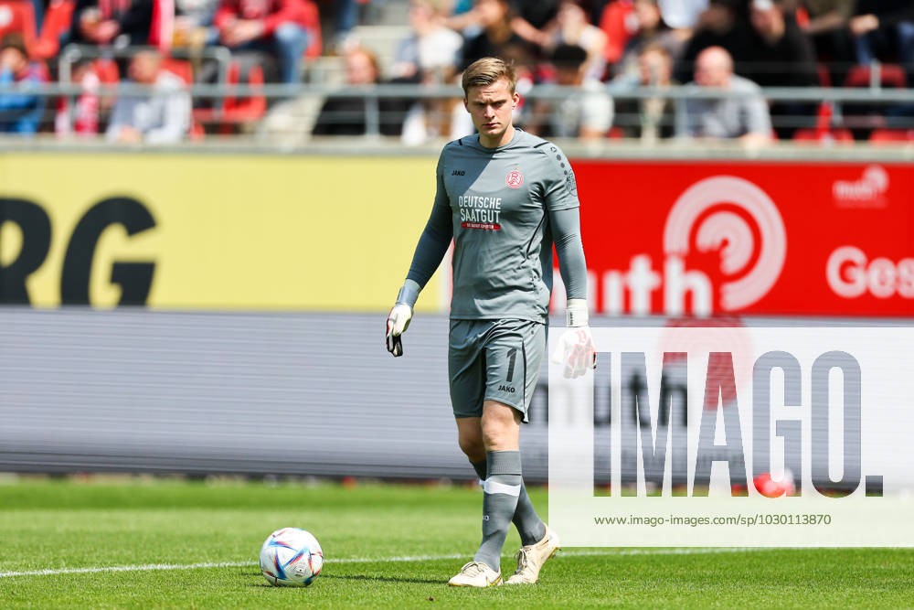 Rot-Weiss Essen 2022-23 GK 1 Kit