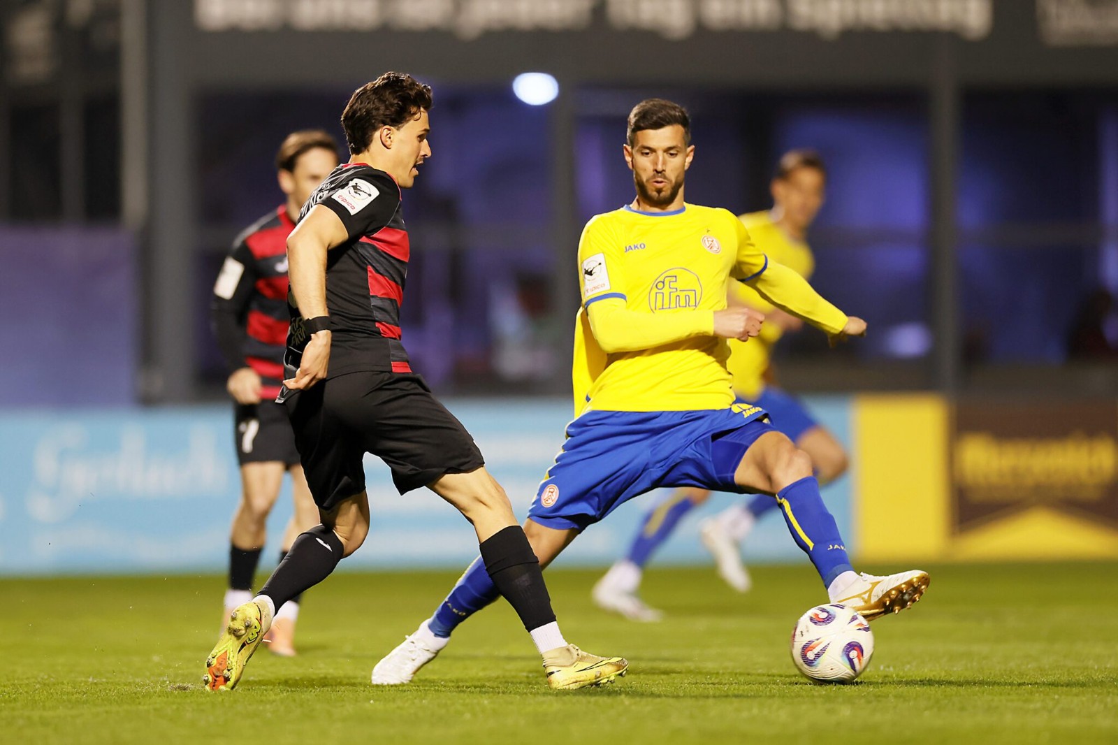 Rot-Weiss Essen 2025-26 Fourth Kit