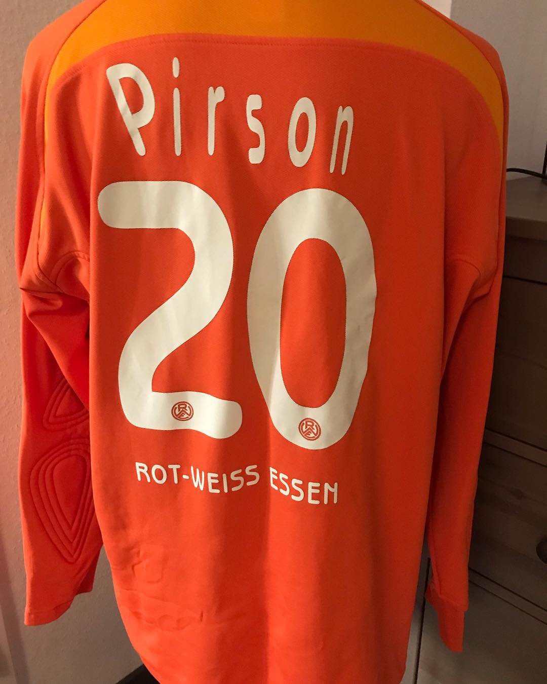 Rot-Weiss Essen 2007-08 GK 1 Kit