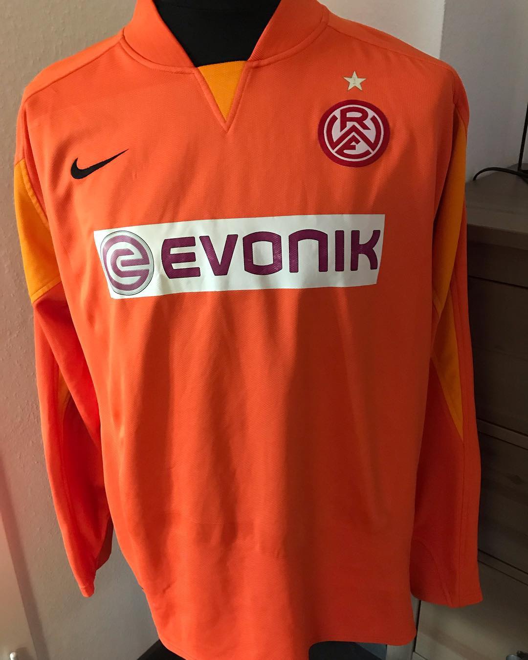 Rot-Weiss Essen 2007-08 GK 1 Kit