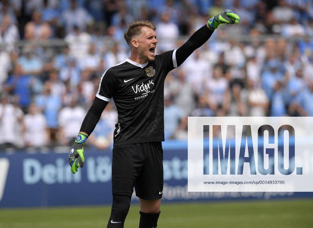 1. FC Saarbrücken 2017-18 GK Third Kit