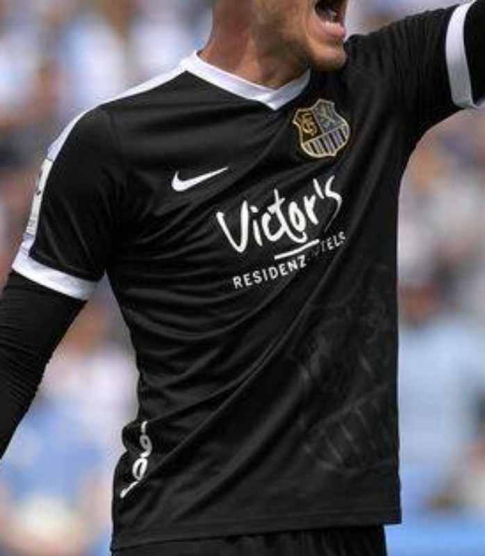 1. FC Saarbrücken 2017-18 GK Third Kit