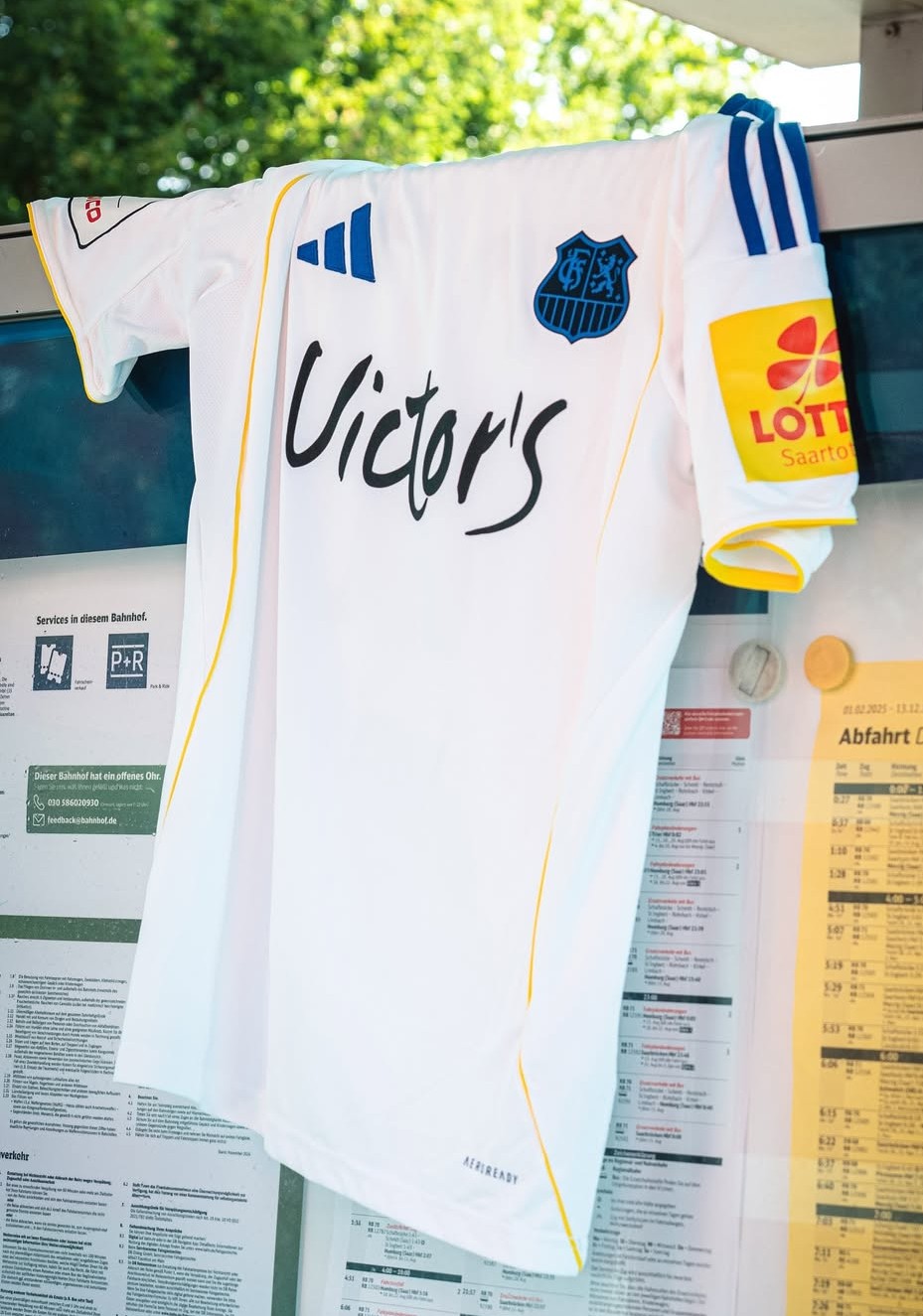 1. FC Saarbrücken 2025-26 Away Kit
