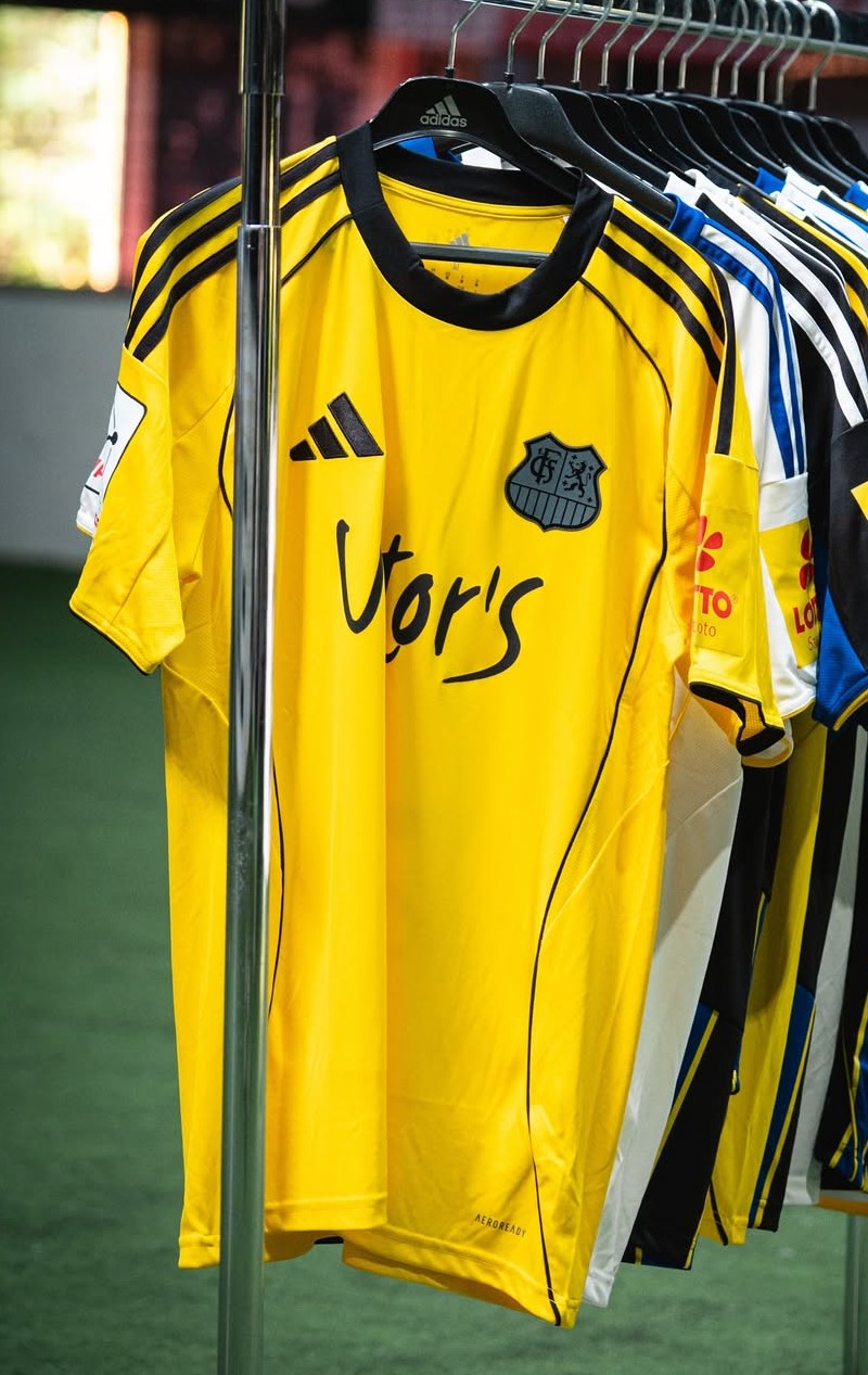 1. FC Saarbrücken 2025-26 Third Kit