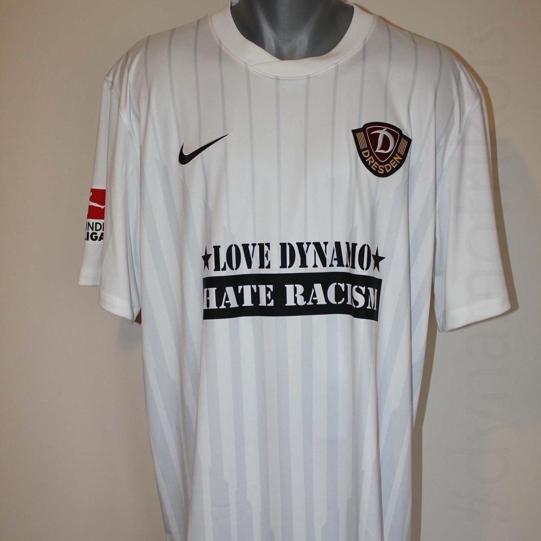 Dynamo Dresden 2011-12 Away V2 Kit