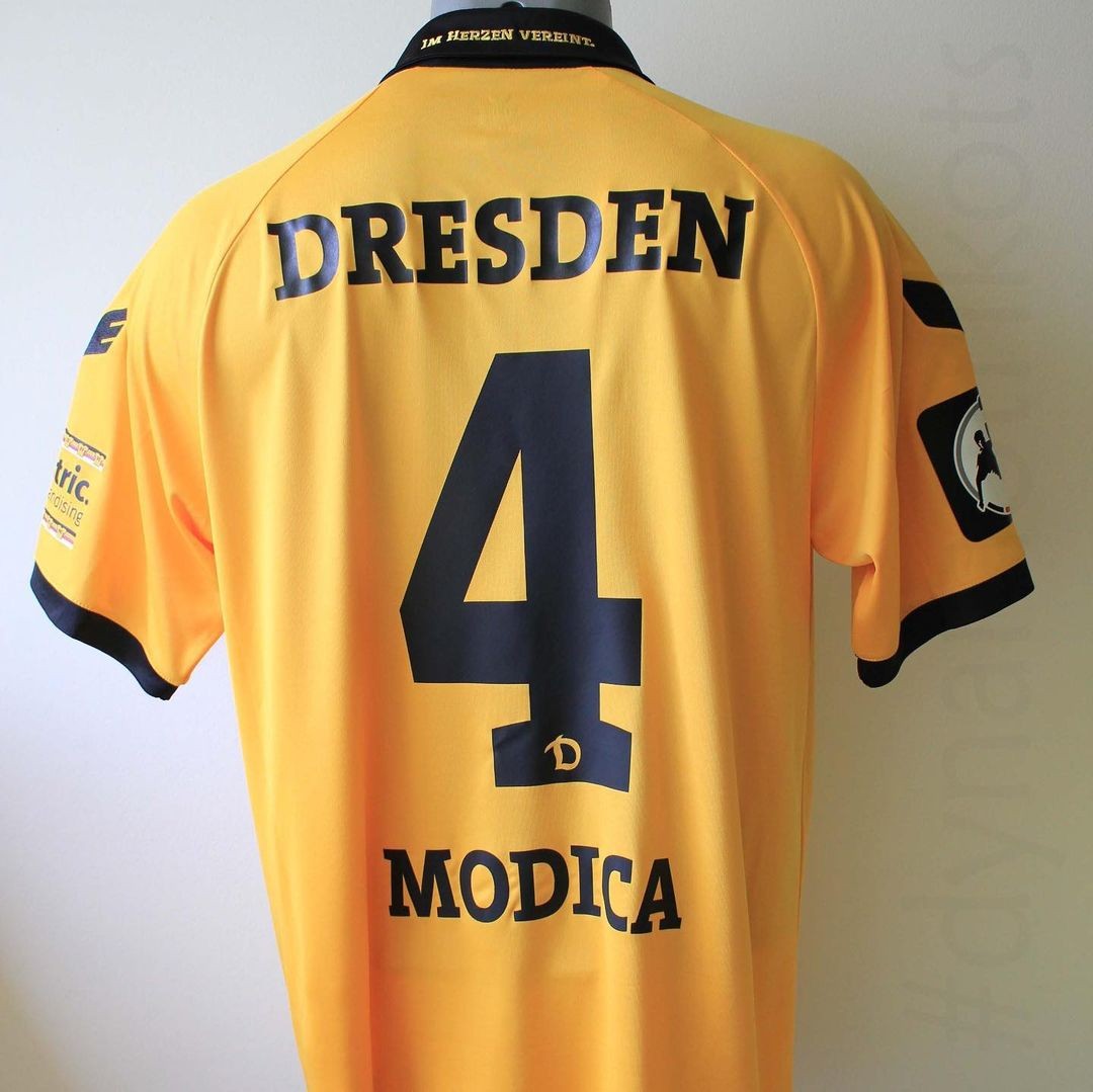 Dynamo Dresden 2015-16 Home V2 Kit