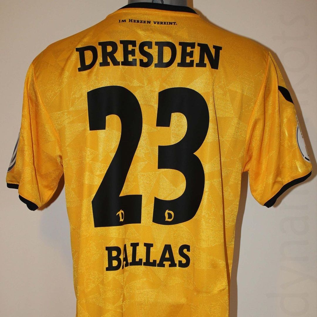 Dynamo Dresden 2016-17 Home V2 Kit
