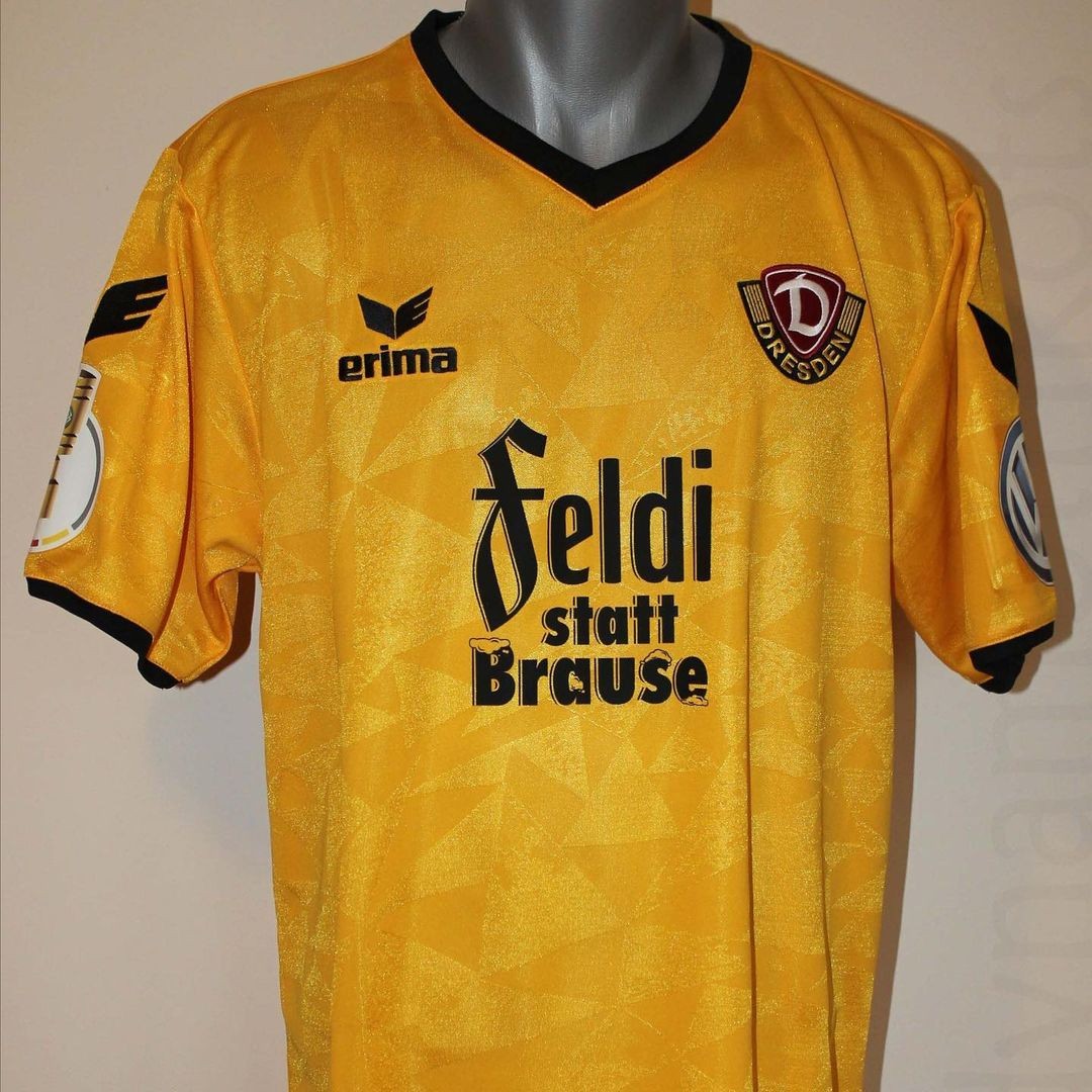 Dynamo Dresden 2016-17 Home V2 Kit