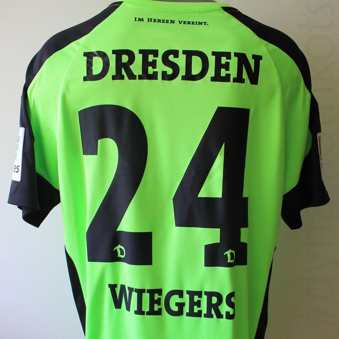 Dynamo Dresden 2016-17 GK 1 Kit