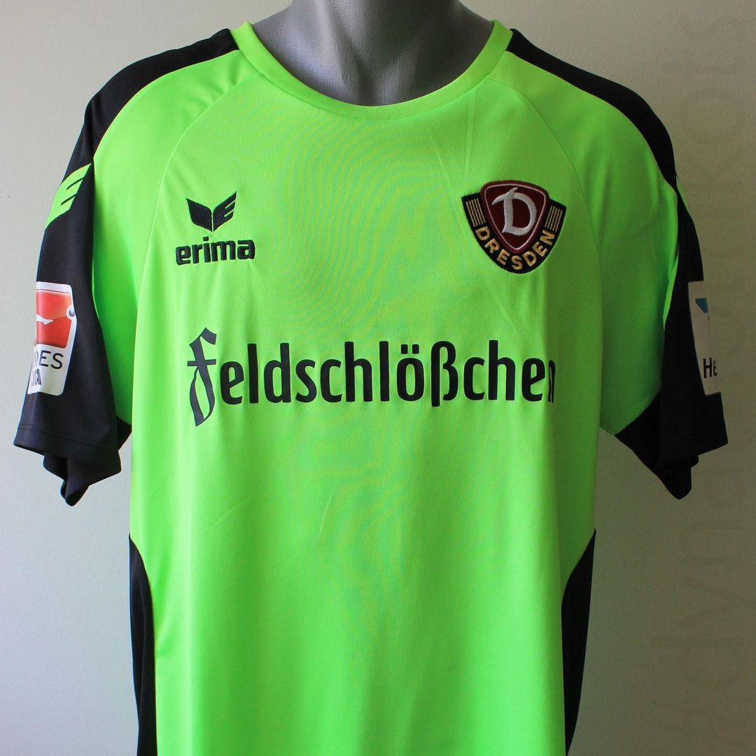 Dynamo Dresden 2016-17 GK 1 Kit