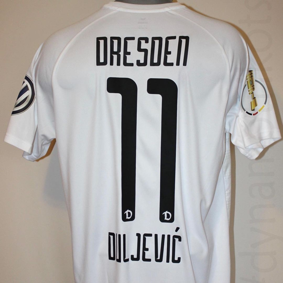 Dynamo Dresden 2017-18 Third Kit