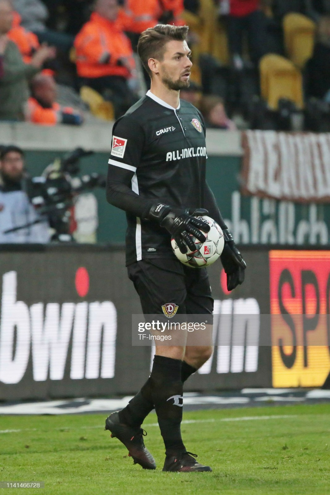 Dynamo Dresden 2018-19 GK 1 Kit