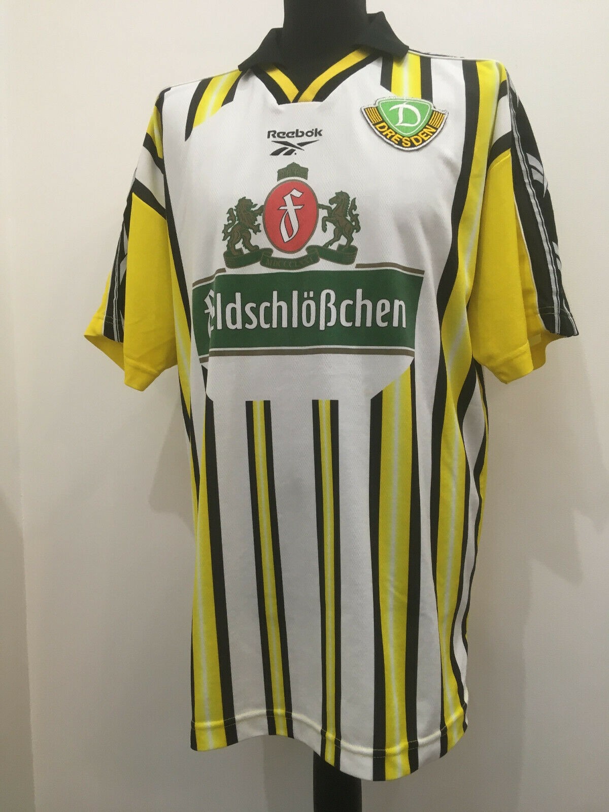 Dynamo Dresden 2000-01 Home Kit