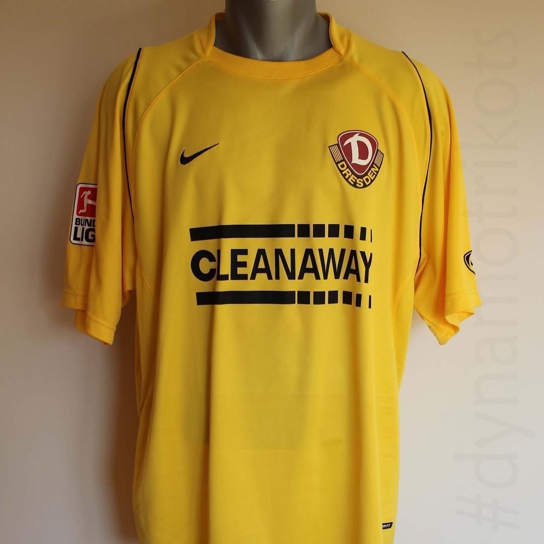 Dynamo Dresden 2005-06 Home Kit