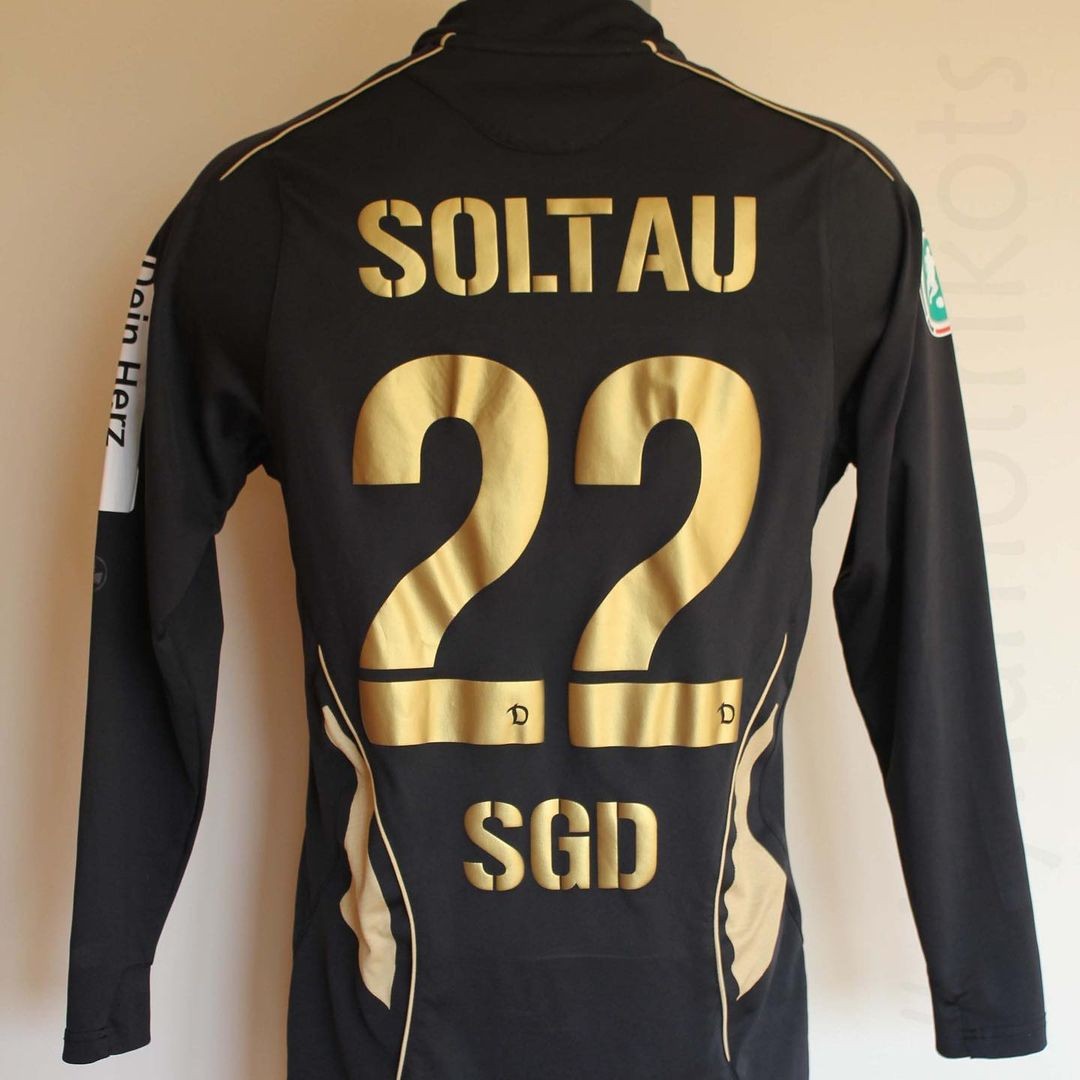 Dynamo Dresden 2009-10 Away V2 Kit