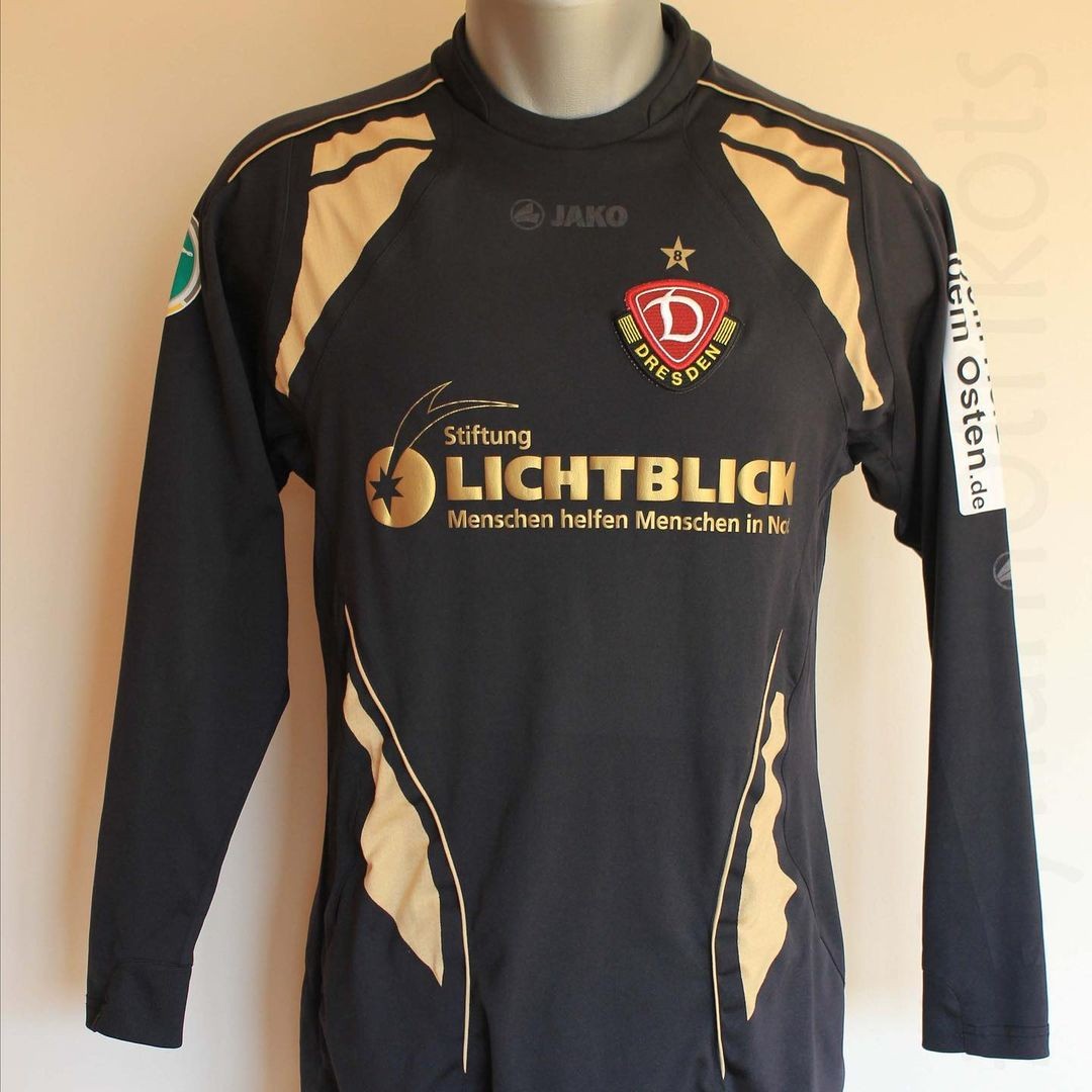 Dynamo Dresden 2009-10 Away V2 Kit
