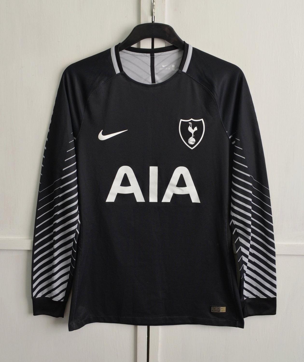Tottenham Hotspur 2017-18 GK 3 Kit
