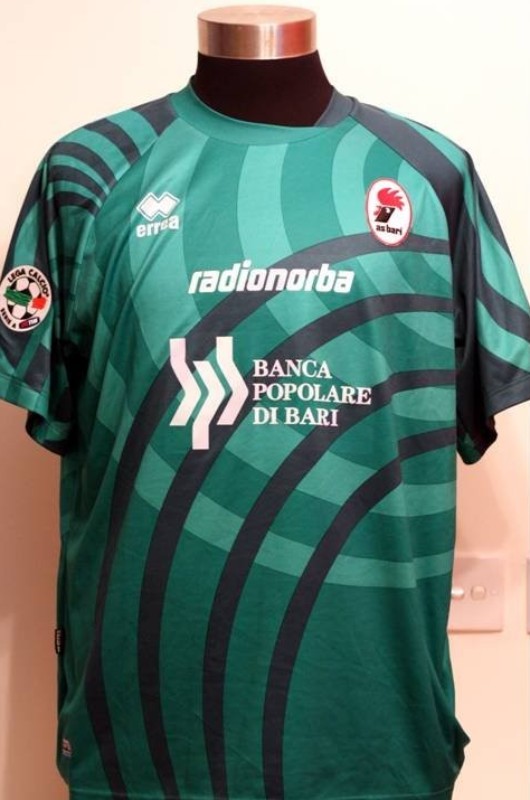 SSC Bari 2009-10 GK 1 Kit