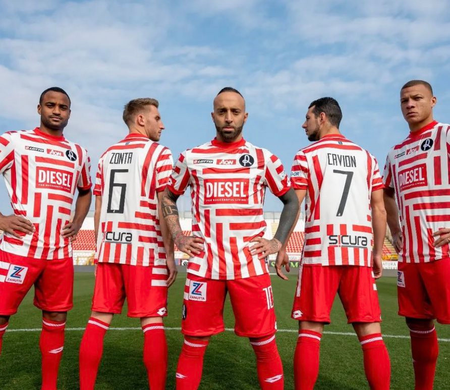 LR Vicenza 2021-22 Special Kit