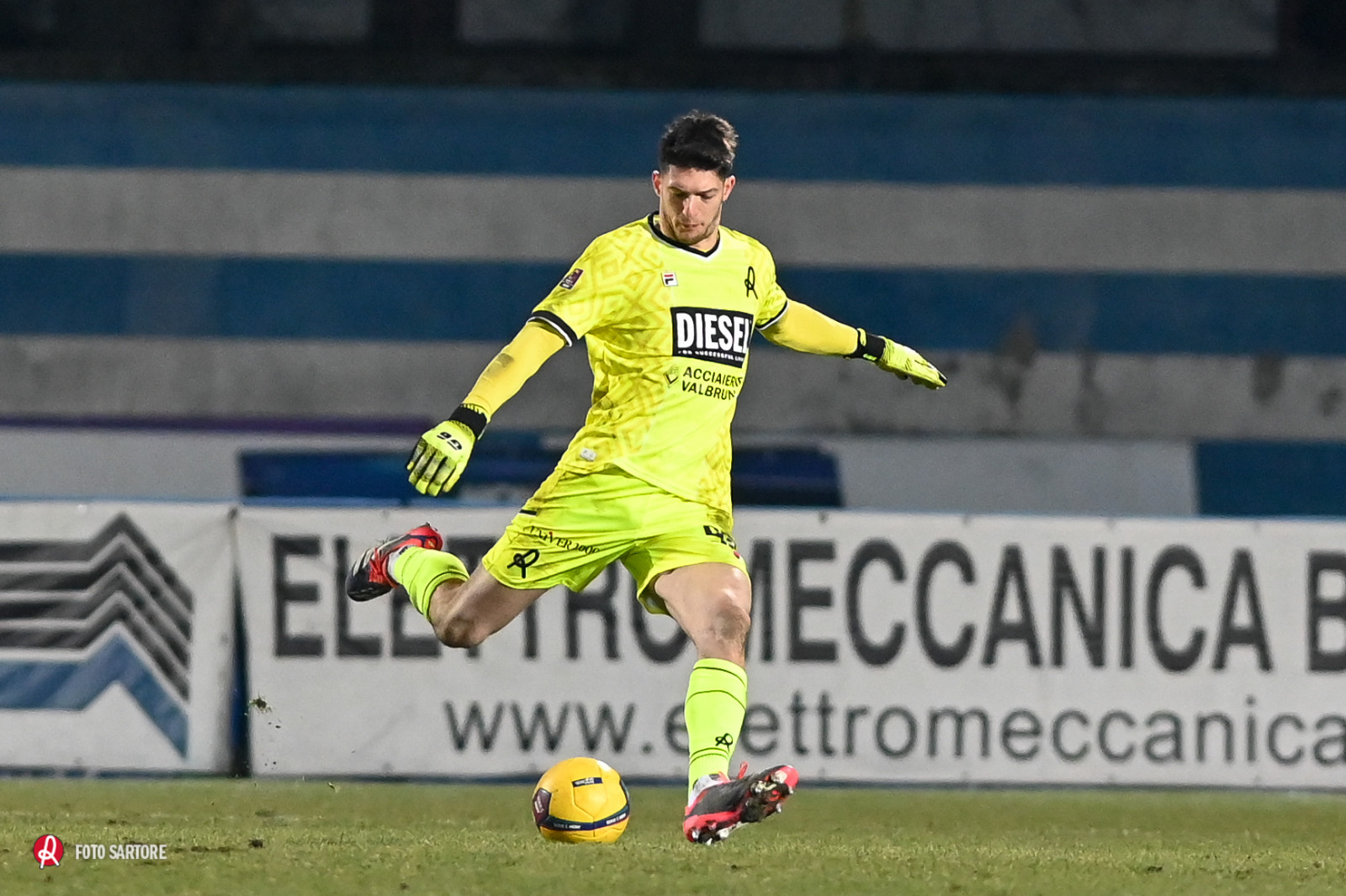 LR Vicenza 2024-25 GK 3 Kit