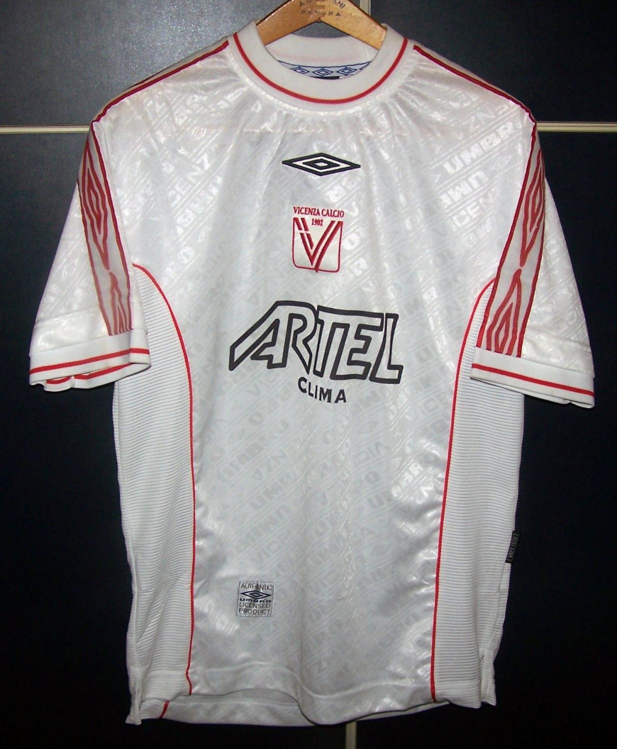 Vicenza Calcio 2000-01 Away Kit