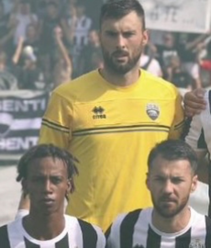 Siena 2023-24 GK 1 Kit