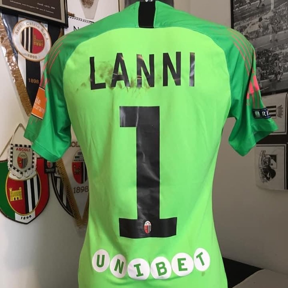 Ascoli 2018-19 GK 1 Kit