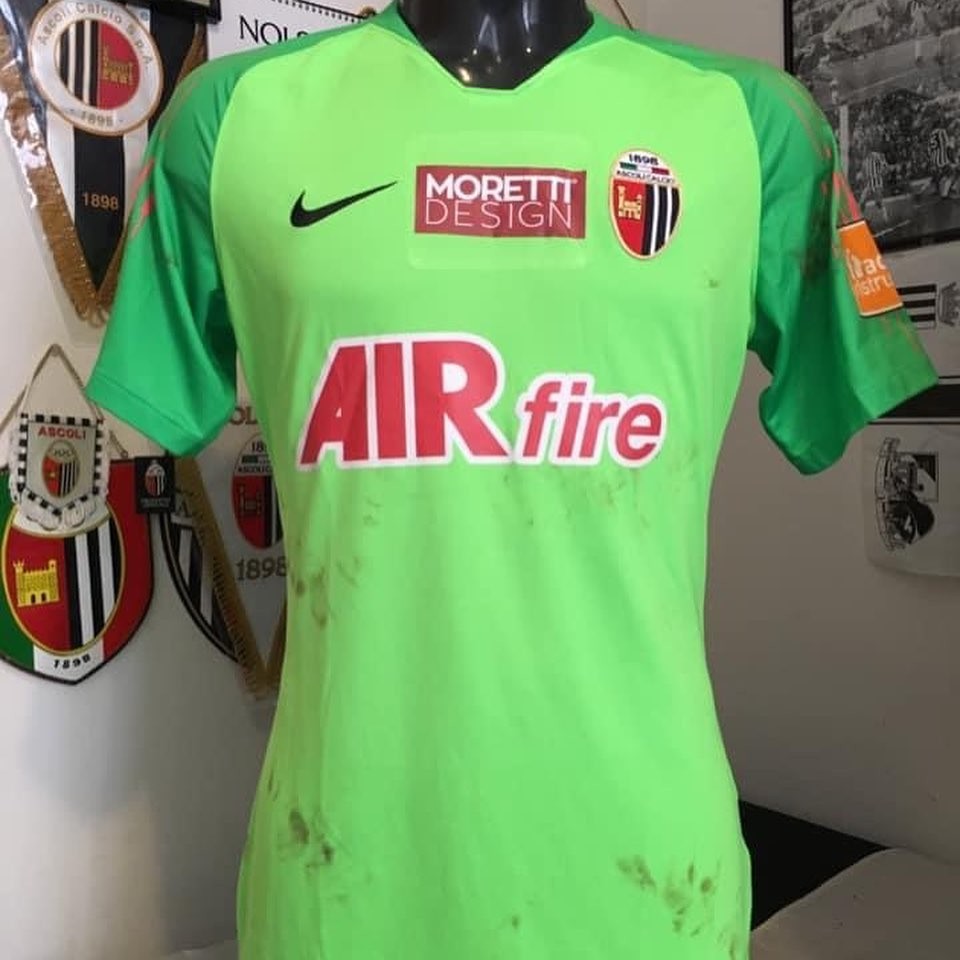 Ascoli 2018-19 GK 1 Kit