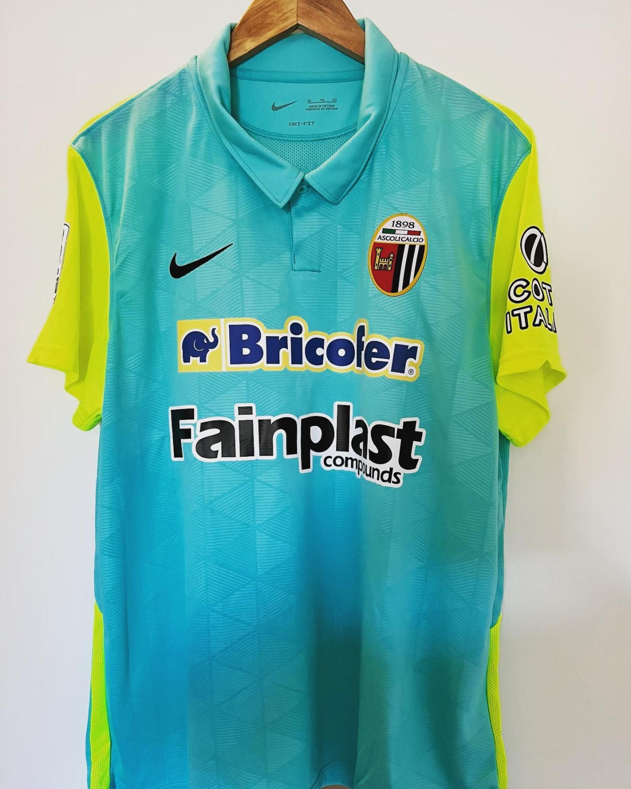 Ascoli 2021-22 GK 1 Kit