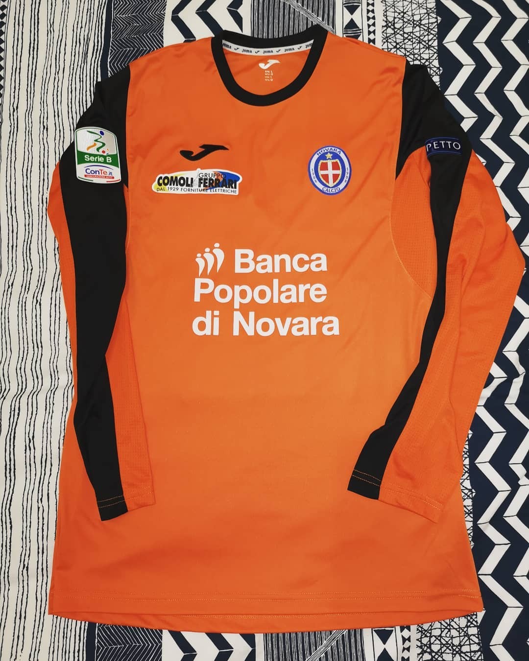 Novara 2016-17 GK 1 Kit