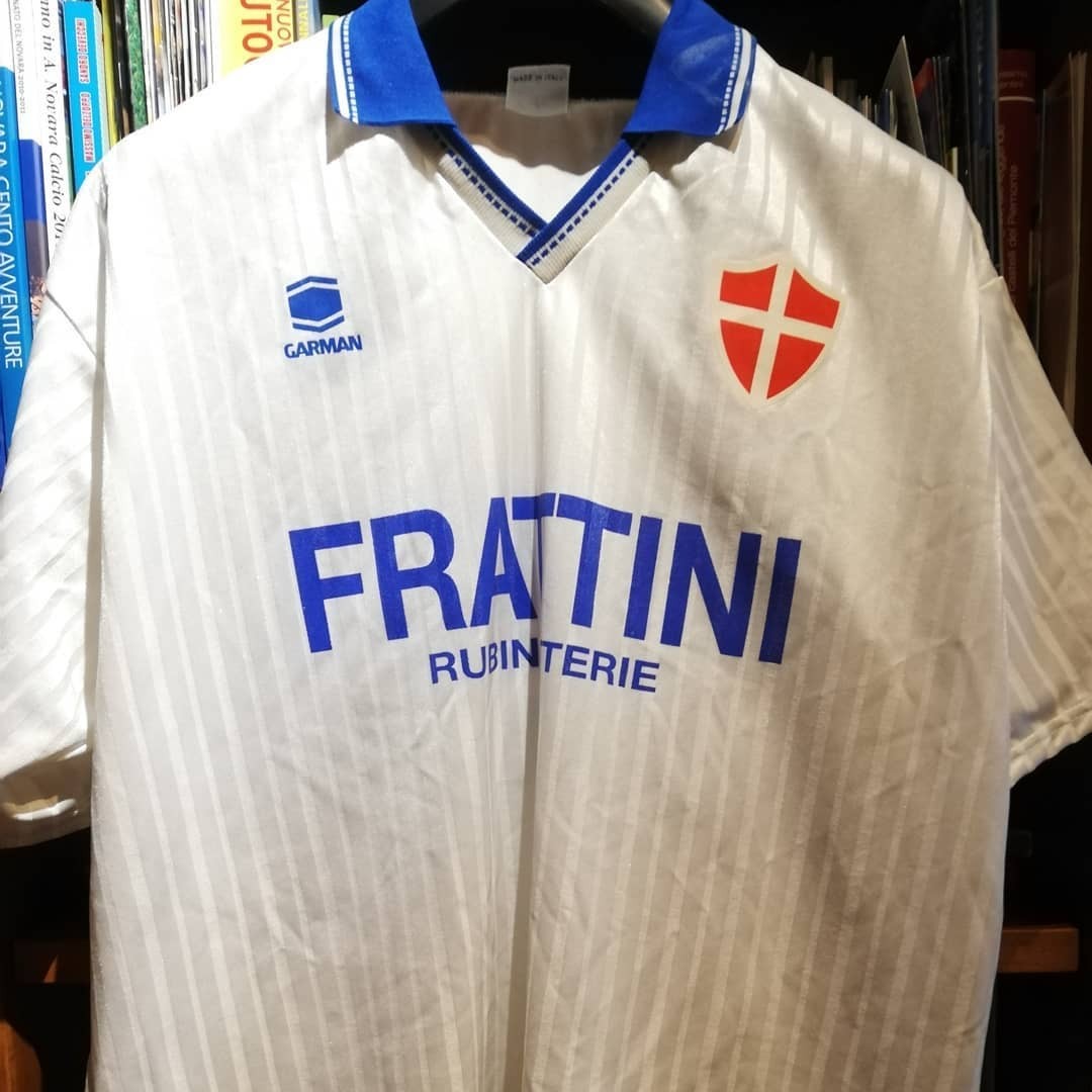 Novara 1995-96 Away Kit