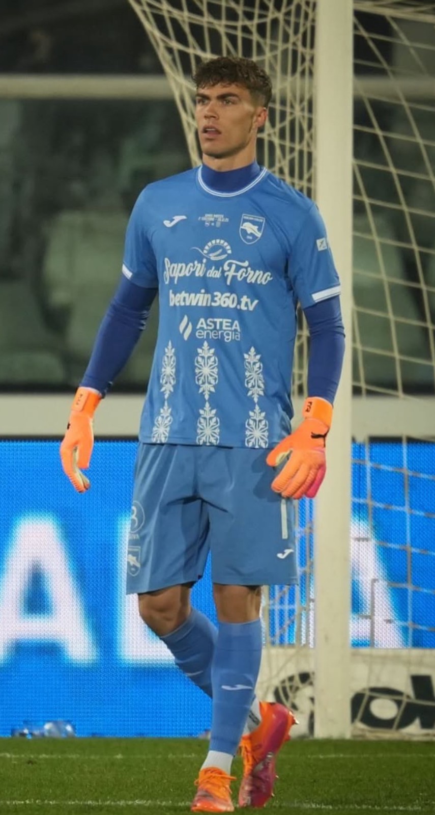 Pescara Calcio 2025-26 Christmas GK Kit