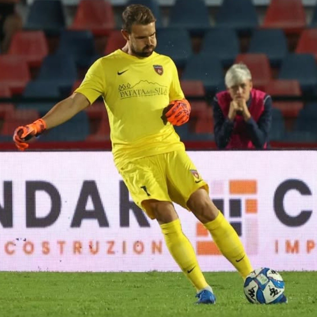 Cosenza 2024-25 GK Away Kit