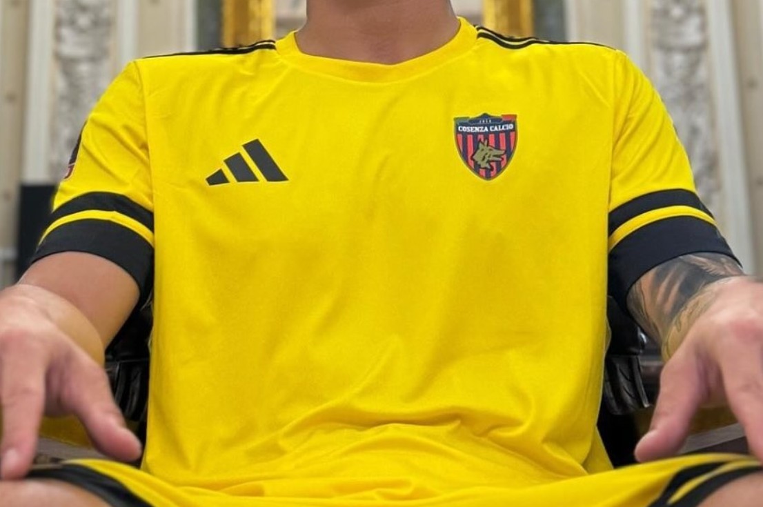 Cosenza 2025-26 GK 2 Kit