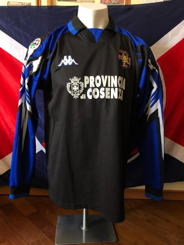 Cosenza 1999-00 GK 2 Kit